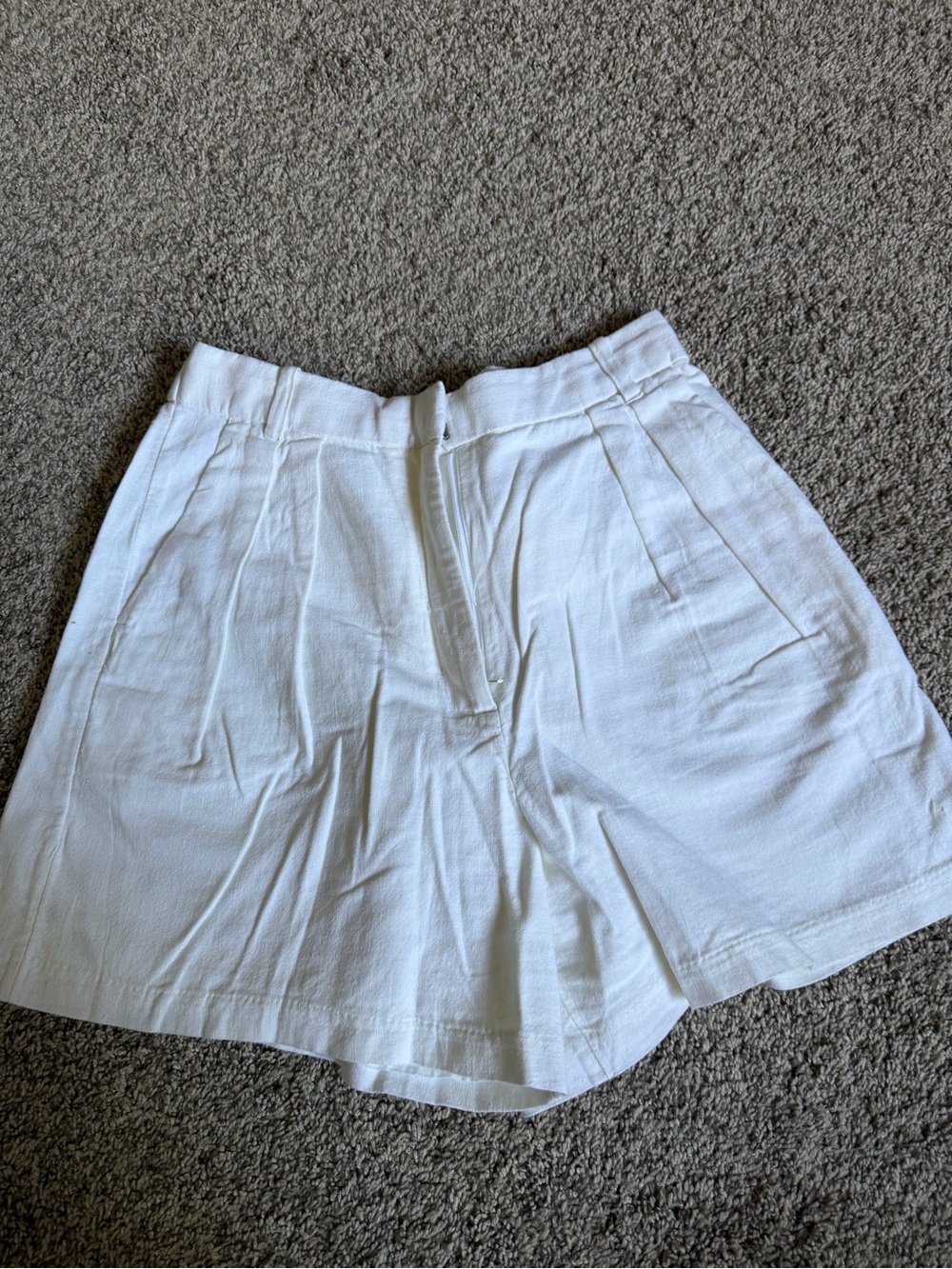 High-Rise Linen Pleated Women's Shorts